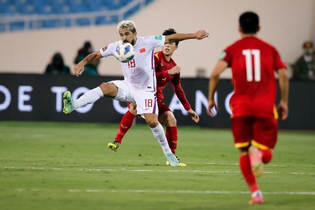 开云中国-归化入籍球员赛后各自离队 国足3日凌晨启程回国